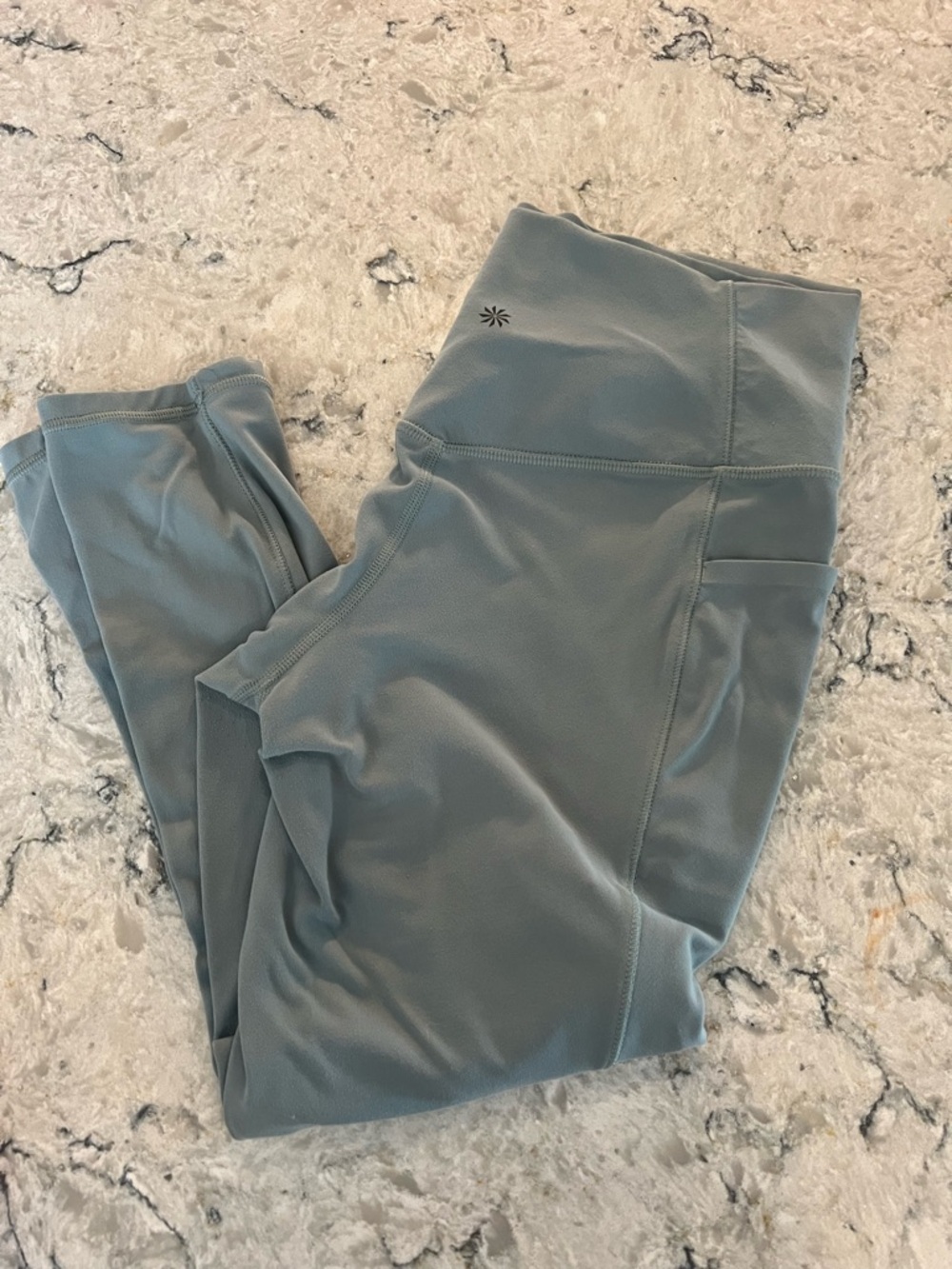 Athleta Salutation 7/8 leggings with stash pockets, size Large